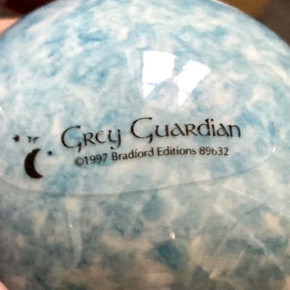 Handsome wolf ornaments - Bradford Edition's Spirit of the Wilderness collection - Picture 4 of 6